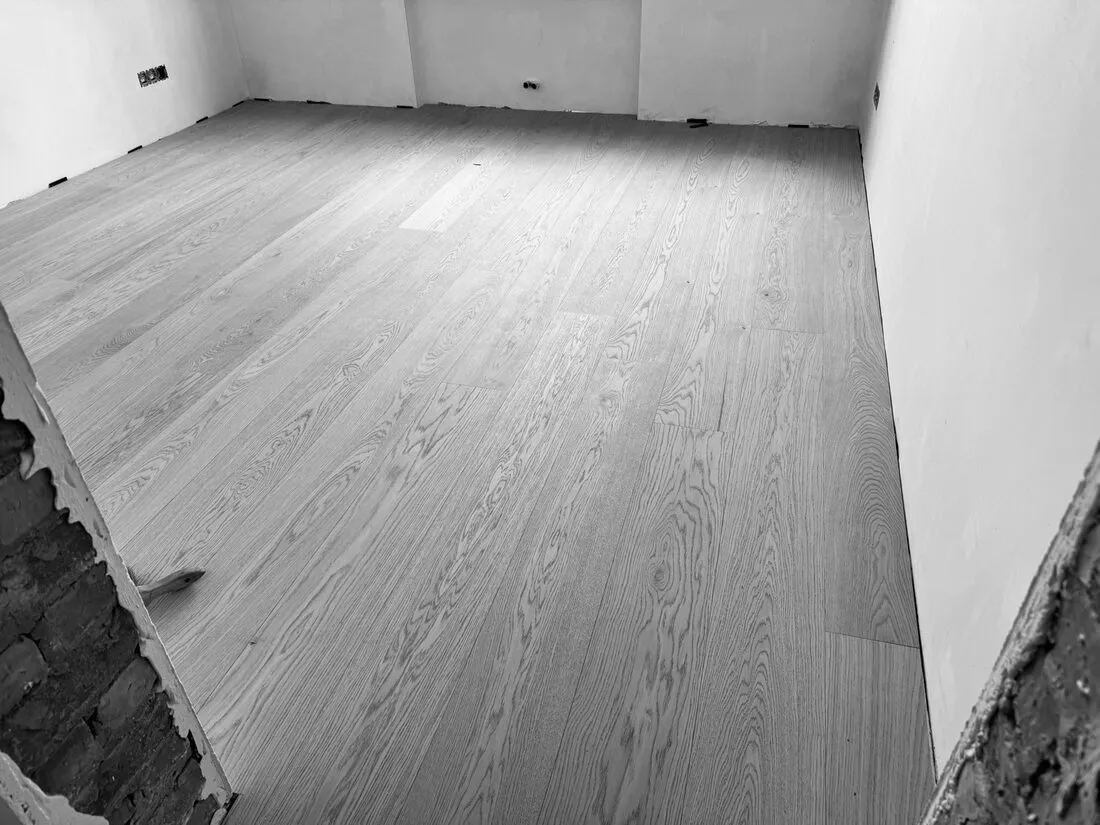 Nieuw gelegde houten vloer